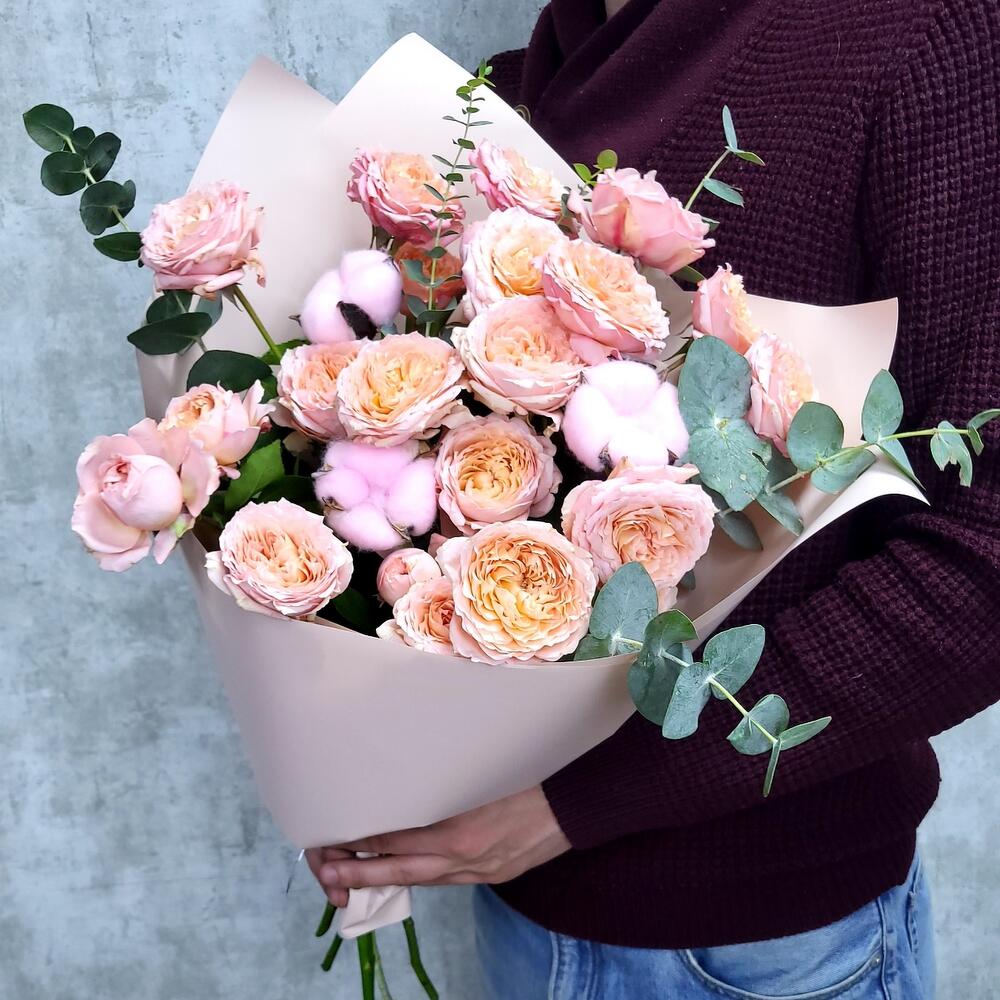 Романтика Букет из кустовой пион видной розы с хлопком Романтика Букет из кустовой пион видной розы с хлопком